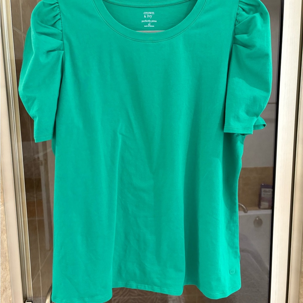 Crown & Ivy Green Puffed Short Sleeve T-Shirt